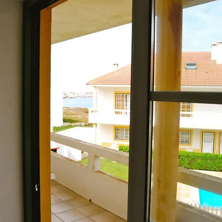 Catarina House - Baleal Beach, Balcony, Pool Ferrel